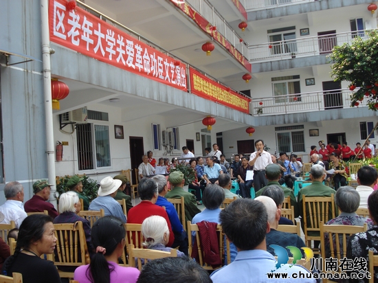纳溪区光荣院老人们享受了一场文化快餐