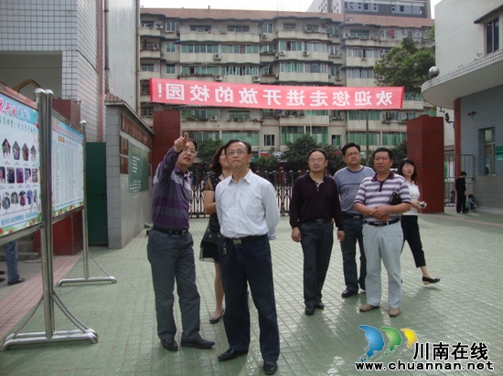 宜宾县人大调研校园文化建设