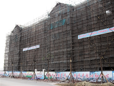 记者跑工地 跟踪北京华联内江购物中心项目进展(图1) 记者跑工地 跟踪北京华联内江购物中心项目进展(图1)