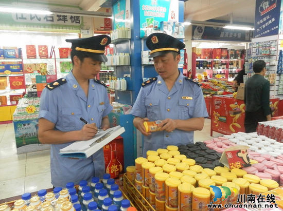 合江城区工商所开展"五一"节日食品市场专项检查(图2) 合江城区工商所开展"五一"节日食品市场专项检查(图2)