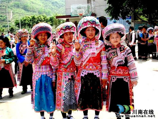 叙永举办"民族杯"健身运动会&nbsp;掀起最炫民族风(图5)