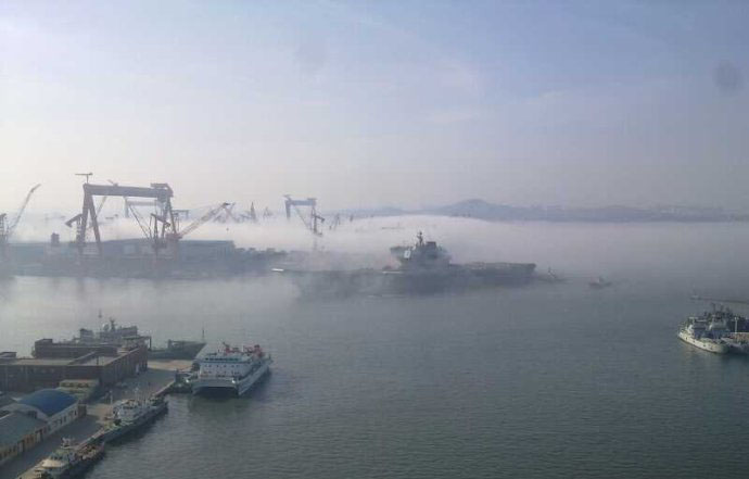 中国航母平台完成11天海试&nbsp;雾中归航(图7)