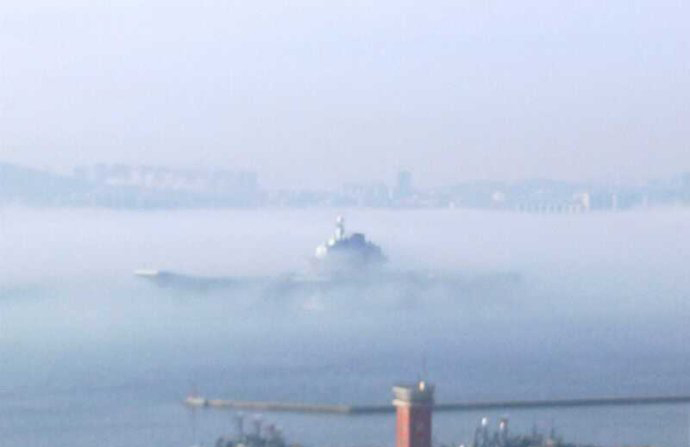 中国航母平台完成11天海试&nbsp;雾中归航(图6)