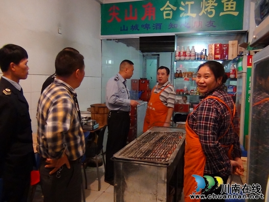 华阳街道：全面开展夜间占道经营集中整治行动
