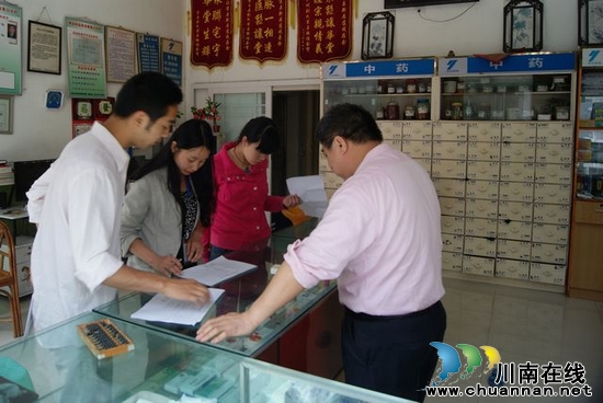 大石乡：开展药用胶囊检查