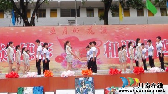 落卜中学：歌舞飞扬庆五四(图3)