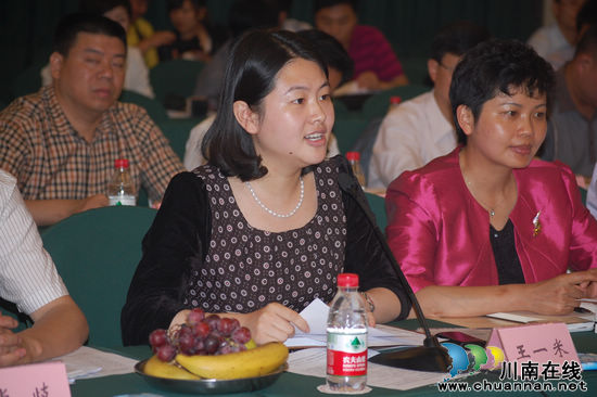 泸州:市委书记、市长与青年面对面 共话发展鼓士气(图6) 泸州:市委书记、市长与青年面对面 共话发展鼓士气(图6)