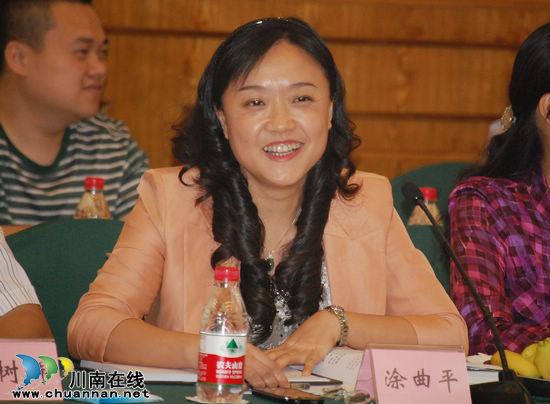 泸州:市委书记、市长与青年面对面 共话发展鼓士气(图9) 泸州:市委书记、市长与青年面对面 共话发展鼓士气(图9)
