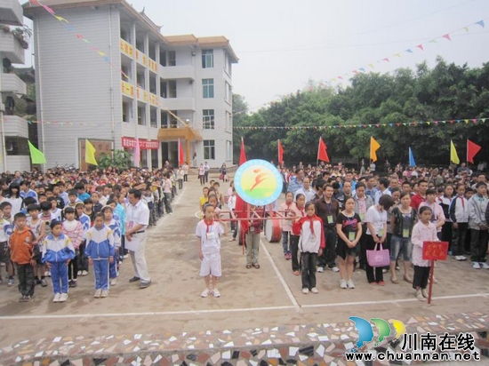 合什镇:隆重举办首届中小学生田径运动会(图1) 合什镇:隆重举办首届中小学生田径运动会(图1)