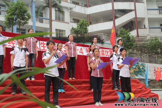 龙车镇:诵读经典迎“五·四”青年节(图3) 龙车镇:诵读经典迎“五·四”青年节(图3)