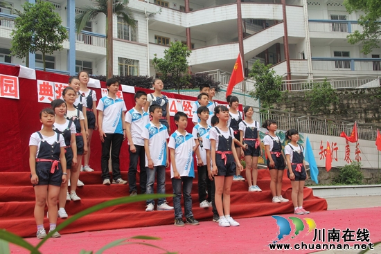 龙车镇:诵读经典迎“五·四”青年节(图4) 龙车镇:诵读经典迎“五·四”青年节(图4)