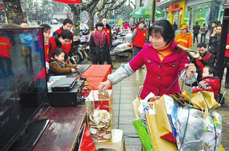 民间慈善：数十万烧伤治疗款谁来管？(图3)