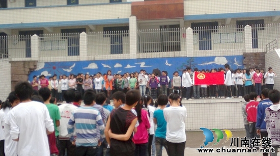 裴石乡中学:隆重举行庆五四新团员宣誓仪式(图1) 裴石乡中学:隆重举行庆五四新团员宣誓仪式(图1)