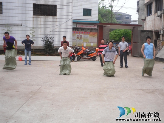 白沙镇:开展五四青年节趣味运动会(图2) 白沙镇:开展五四青年节趣味运动会(图2)