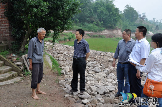 云锦镇:听民意解难题&nbsp;开展"三解三促三教育"活动