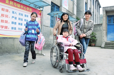 威远“陪读妈妈”:借来5000元今日带女赴蓉治病