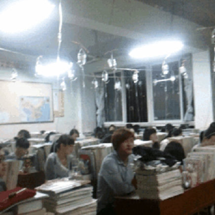 古有"悬梁刺股",今竟"全班挂瓶"?!(图6) 古有"悬梁刺股",今竟"全班挂瓶"?!(图6)