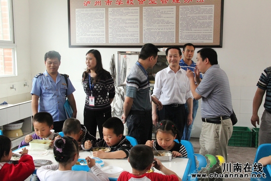 落卜镇:领导检查义务教育学生营养计划落实情况(图1) 落卜镇:领导检查义务教育学生营养计划落实情况(图1)
