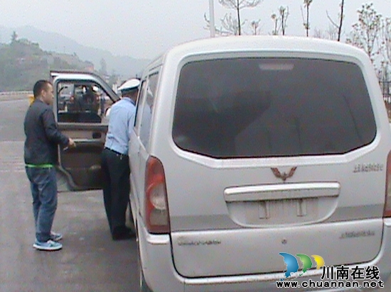 叙永交警办案不忘本职&nbsp;发现问题追查到底(图1)