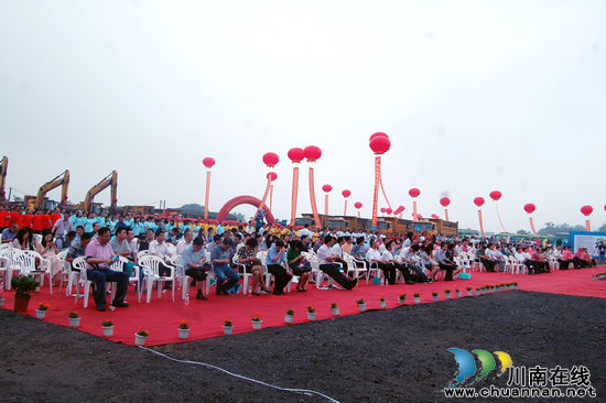 泸州:打造国际化酿酒基地 中国酒镇酒庄今日奠基(图2) 泸州:打造国际化酿酒基地 中国酒镇酒庄今日奠基(图2)