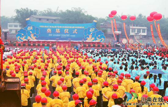 泸州:打造国际化酿酒基地 中国酒镇酒庄今日奠基(图4) 泸州:打造国际化酿酒基地 中国酒镇酒庄今日奠基(图4)
