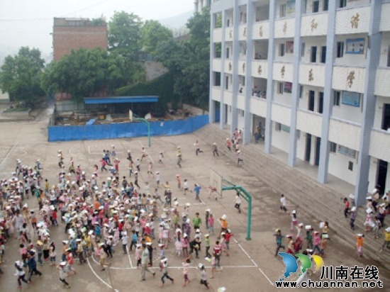 合江消防联合乡镇学校开展火灾应急疏散演练(图1) 合江消防联合乡镇学校开展火灾应急疏散演练(图1)