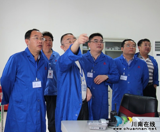 牛滩镇：王强到牛滩镇企业调研