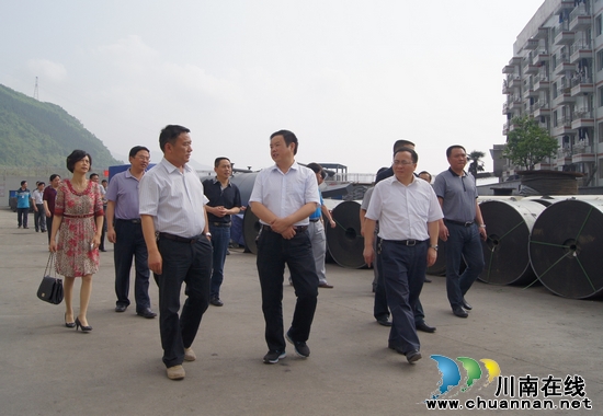叙永县政协主席张秋平率相关部门到威达公司调研(图2) 叙永县政协主席张秋平率相关部门到威达公司调研(图2)