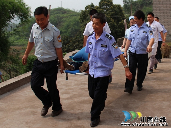 牛滩镇:举行突发地质灾害应急演练 村民模拟逃生(图6) 牛滩镇:举行突发地质灾害应急演练 村民模拟逃生(图6)