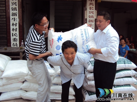 长兴镇：计生三结合帮扶活动助春耕生产&nbsp;&nbsp;暖人心