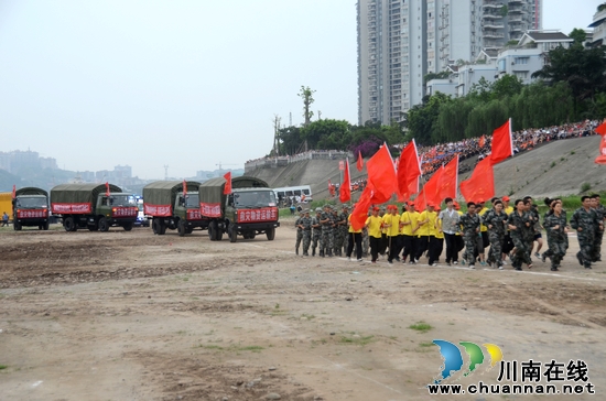 泸州举行2012防灾救灾大救援演练(图8) 泸州举行2012防灾救灾大救援演练(图8)