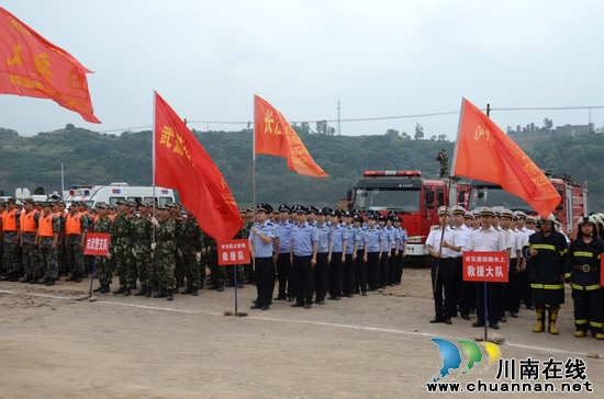 泸州举行2012防灾救灾大救援演练(图12) 泸州举行2012防灾救灾大救援演练(图12)