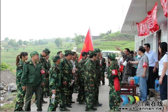落卜镇:举行突发地质灾害疏散演练(图1) 落卜镇:举行突发地质灾害疏散演练(图1)