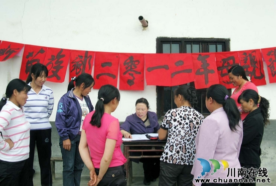 马嘶乡:开展“母亲节”宣传慰问活动(图3) 马嘶乡:开展“母亲节”宣传慰问活动(图3)
