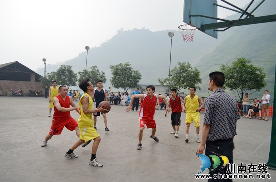 叙永煤矿和威鑫煤业举行篮球友谊赛