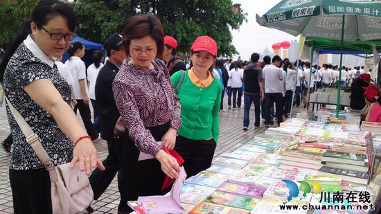开启全民阅读热&nbsp;泸州市万名青少年诵读经典(图2)