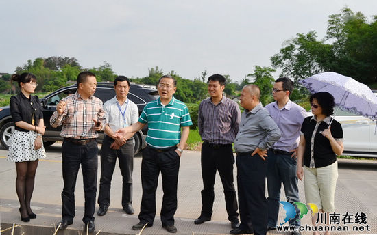 泸州市副市长李晓宇深入通滩镇调研农业发展工作(图2) 泸州市副市长李晓宇深入通滩镇调研农业发展工作(图2)