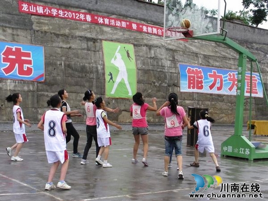 龙山镇:举行2012年小学生"素教舞台"风采大赛(图1) 龙山镇:举行2012年小学生"素教舞台"风采大赛(图1)