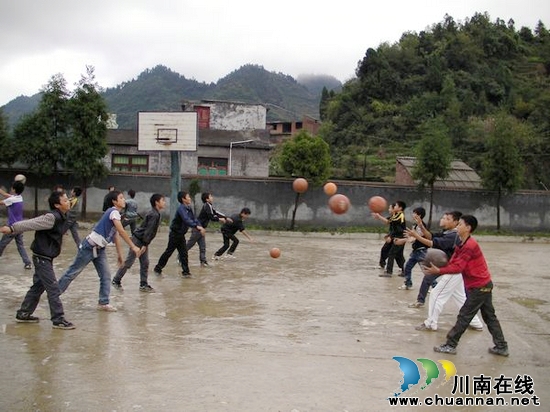龙山镇:举行2012年小学生"素教舞台"风采大赛(图2) 龙山镇:举行2012年小学生"素教舞台"风采大赛(图2)