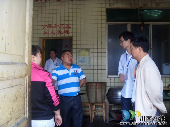 白节镇小学:接受区药监局、教育局食品卫生安全检查