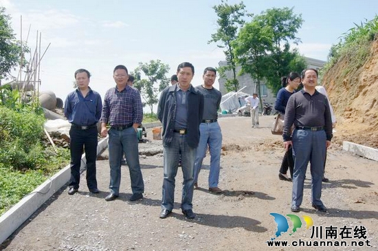 泸县交通局到太伏镇检查指导断头公路建设(图1) 泸县交通局到太伏镇检查指导断头公路建设(图1)