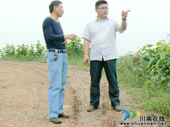 牛滩镇：领导深入村社检查旱情
