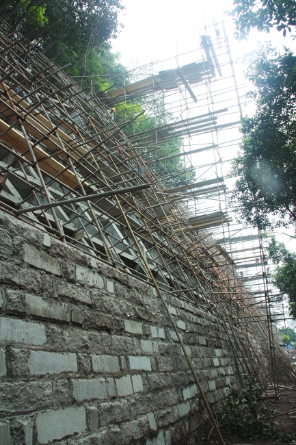 内江西林寺危崖12年老大难问题即将画上句号(图1)