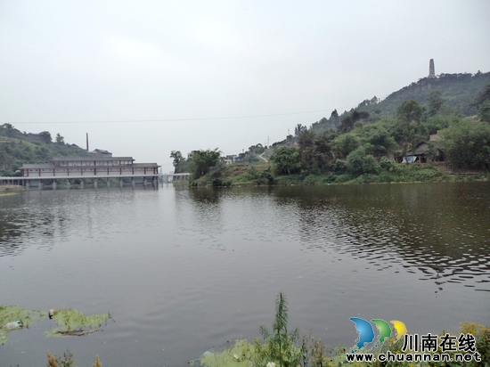 泸县：连心桥成新景观(图1)