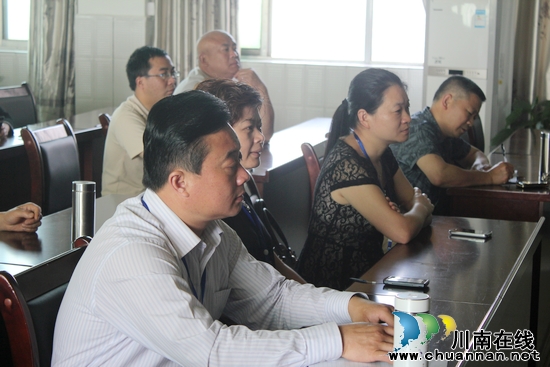 喻寺镇:组织机关党员干部看省第十次党代会开幕式(图2)