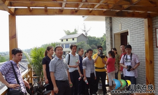 江阳区华阳街道：启动乡村游记者采风活动(图1)