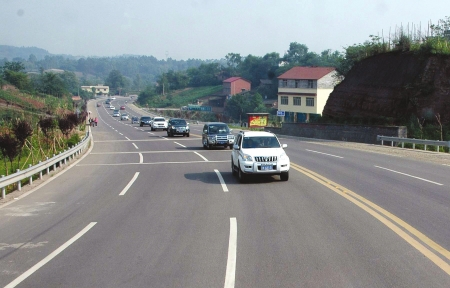 内江告别无"地方一级公路"历史(图1) 内江告别无"地方一级公路"历史(图1)