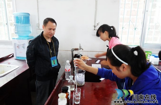 九支中学初三实考顺利结束(图1)