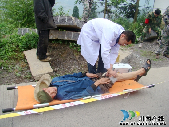 叙永县营山乡：开展地灾点避险演练(图3)