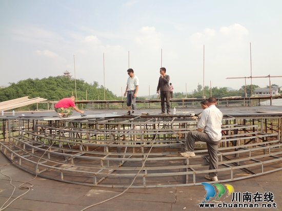 华阳街道:"蔬菜节"活动主会场正在紧锣密鼓施工中(图2) 华阳街道:"蔬菜节"活动主会场正在紧锣密鼓施工中(图2)